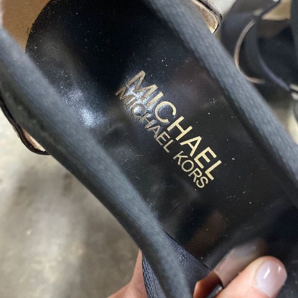 Michael Kors Berkeley T-Strap Black Heel Size 8 - Picture 7 of 10